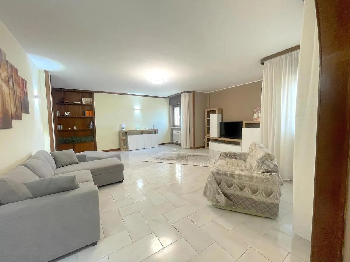 レッチェTinhouseアパートメント イタリア